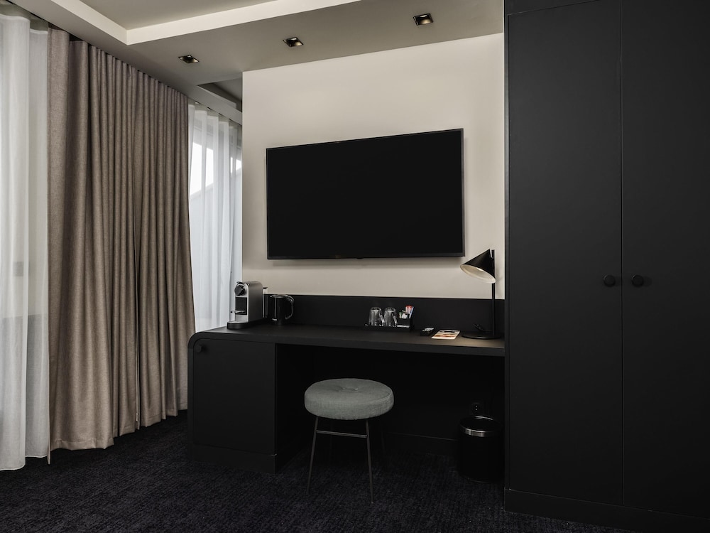 Suite Junior Privilege con terraza, 1 cama King Size y sofá cama del hotel Mercure Bordeaux Centre Gare Atlantic. Foto 2