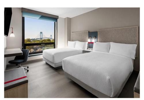 Habitación Doble Executive con 2 camas dobles del hotel Avid Brooklyn Dyker Heights, An Ihg