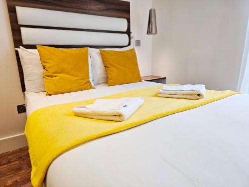 Estudio con vistas al jardín del hotel Camden Prime Apart. Foto 4