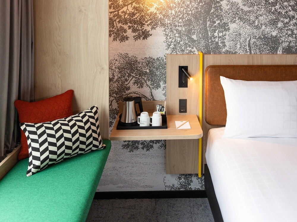 Habitación deluxe de esquina con 1 cama doble del hotel Ibis Styles Copenhagen Orestad. Foto 3