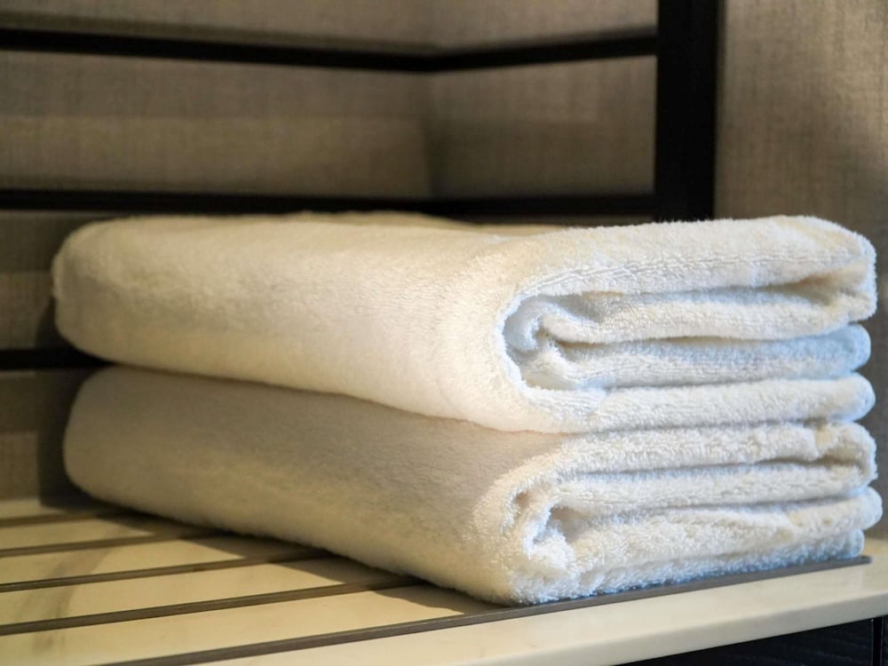 Habitación Privilege con 2 camas individuales del hotel Mercure Miri City Centre. Foto 14