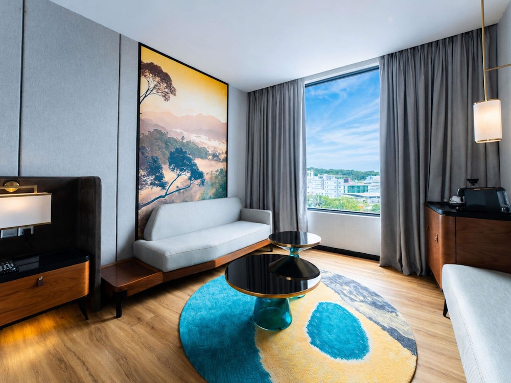 SUITE JUNIOR con 1 cama king size del hotel Mercure Miri City Centre. Foto 8