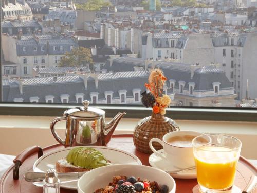 Suite Estudio Junior con balcón y vistas a París del hotel So/ Paris. Foto 5
