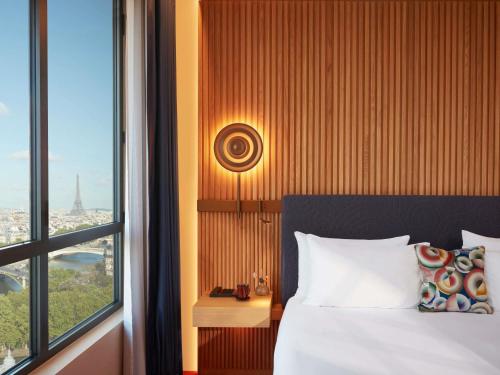 Habitación Iconic Paris Skyline con vistas al río Sena y la Torre Eiffel del hotel So/ Paris. Foto 1