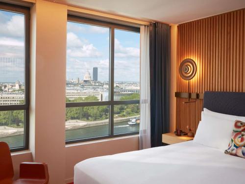 Habitación Iconic Paris Skyline con vistas al río Sena y la Torre Eiffel del hotel So/ Paris. Foto 5