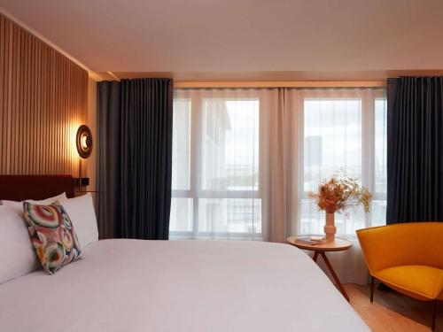 Suite Estudio Junior con vistas al patio del hotel So/ Paris