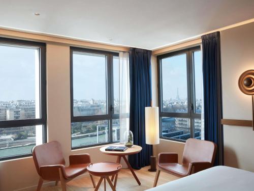 Suite Estudio Junior Panorama con vistas al río Sena y la Torre Eiffel del hotel So/ Paris. Foto 4