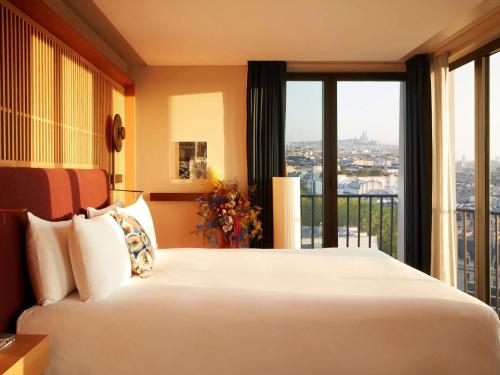 Suite Estudio Junior con balcón y vistas a París del hotel So/ Paris. Foto 1