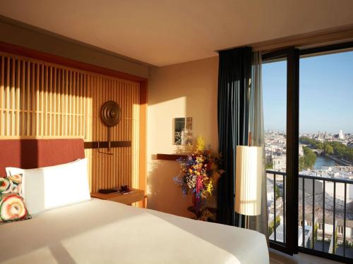 Suite Estudio Junior con balcón y vistas a París del hotel So/ Paris. Foto 2