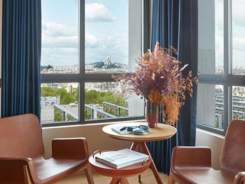 Suite Estudio Junior Panorama con vistas al río Sena y la Torre Eiffel del hotel So/ Paris. Foto 6