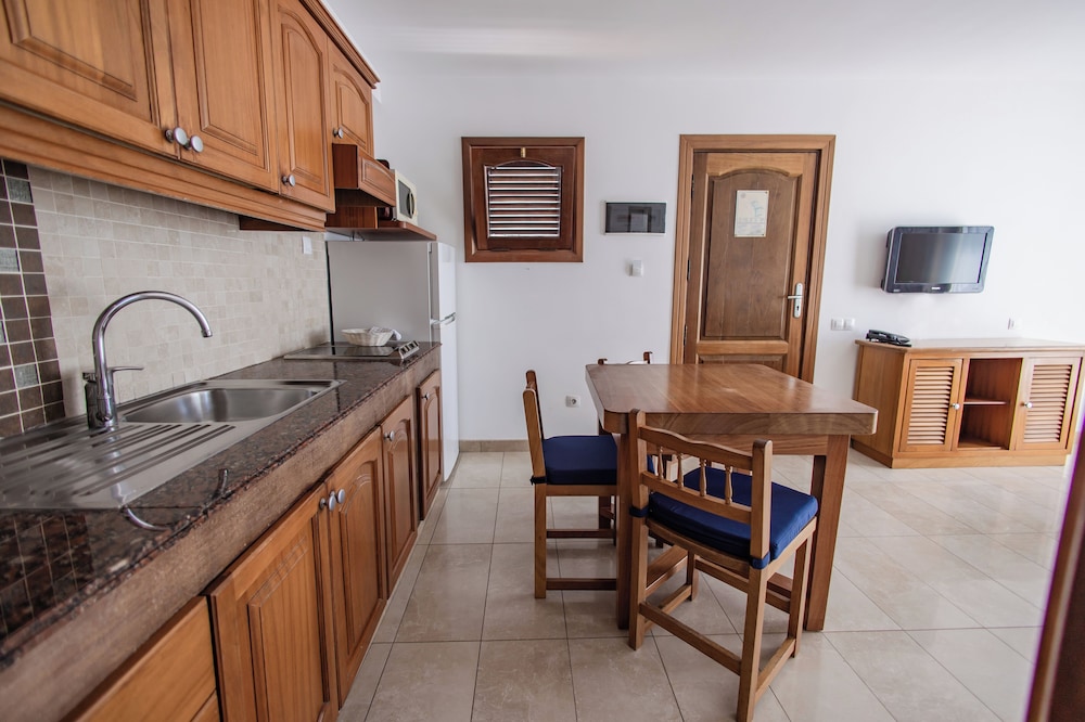 Apartamento clásico, vistas parciales al mar del hotel Servatur Jb - Adults Only. Foto 9