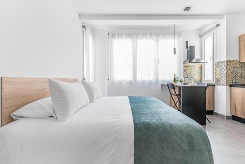 Estudio con balcón del hotel Open Sea Suites. Foto 8