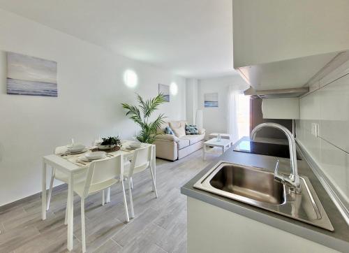 Apartamento con vistas laterales al mar del hotel La Hoya 29. Foto 11