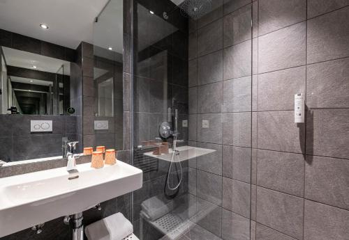 Habitación Triple del hotel B&B Geneva Airport