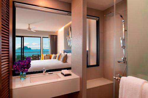 Avani Superior Sea View Room del hotel Avani Ao Nang Cliff Krabi Resort. Foto 1