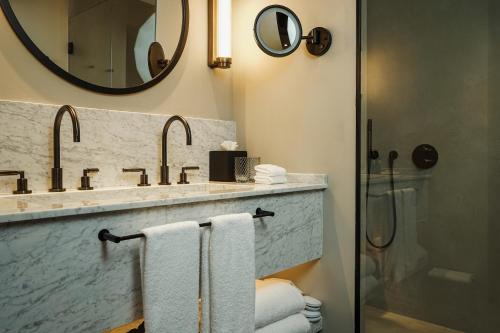 Habitación Deluxe del hotel Mercer Plaza Sevilla 5 Gl. Foto 5