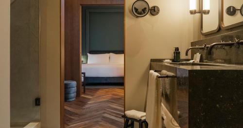 Habitación Deluxe del hotel Mercer Plaza Sevilla 5 Gl. Foto 3