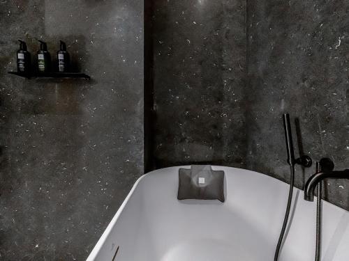 Suite del hotel Mercer Plaza Sevilla 5 Gl. Foto 8
