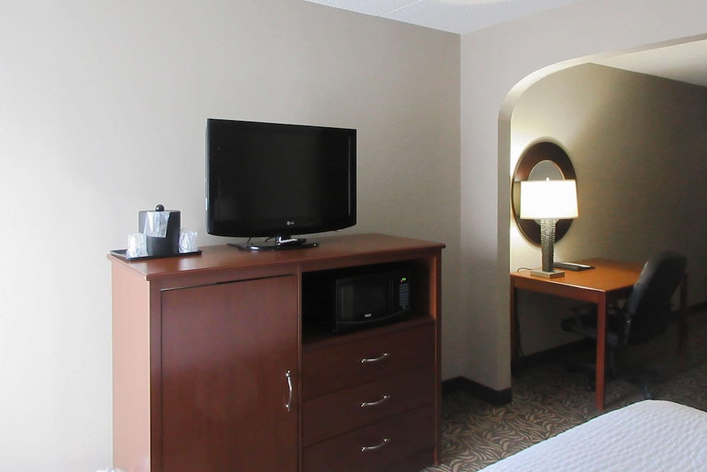 Habitación doble Accesible 1 Cama doble Accesible (discapacidad auditiva) del hotel Clarion Inn and Suites - University Area. Foto 2