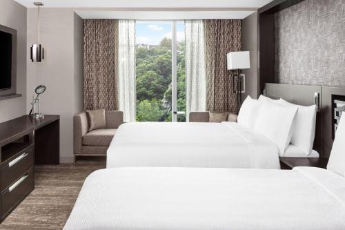 Habitación con 2 camas grandes del hotel Envue, Autograph Collection