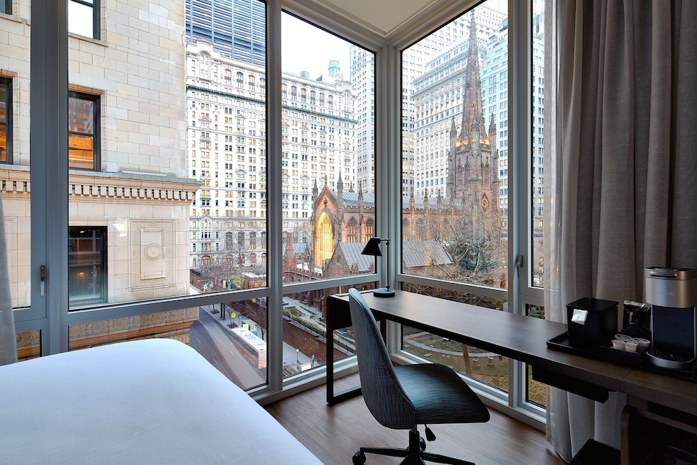 Habitación estándar, 2 camas de matrimonio, no fumadores (Comm Access, Corner) del hotel Indigo NYC Financial District, an IHG Hotel. Foto 1
