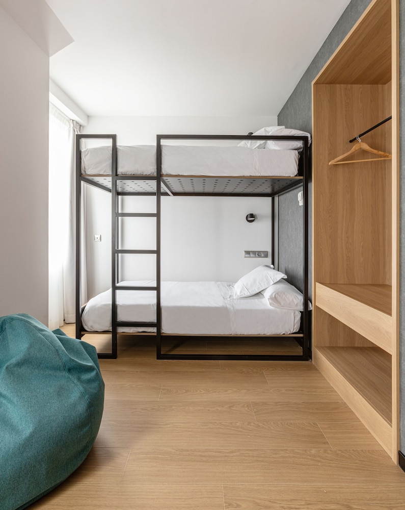 Habitación Cuádruple Familiar del hotel Hotel Forum Ceao. Foto 1