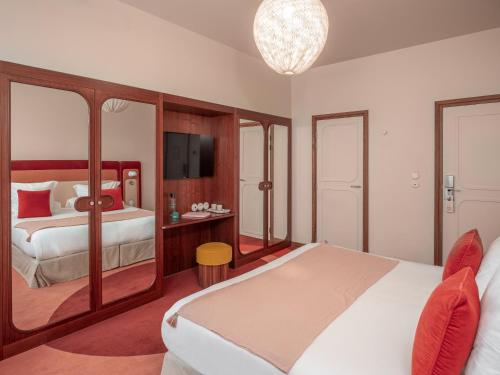 Habitación Doble Deluxe con acceso a la zona de bienestar y a la bañera de hidromasaje bajo petición - 1 o 2 camas del hotel Saint André Des Arts. Foto 3