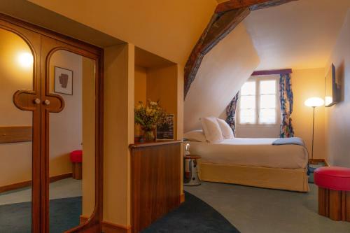 Habitación Doble Deluxe con acceso a la zona de bienestar y a la bañera de hidromasaje bajo petición - 1 o 2 camas del hotel Saint André Des Arts. Foto 9