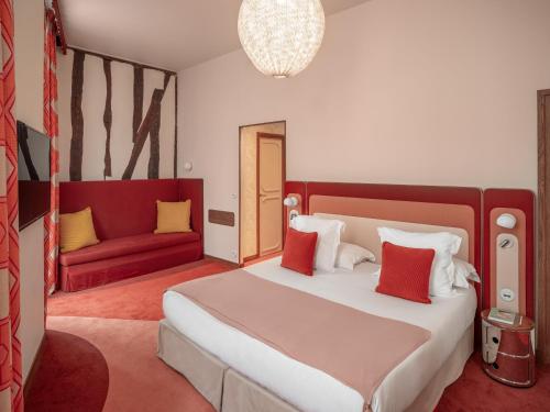 Habitación Prestige con acceso a la zona de bienestar y la piscina de hidromasaje (bajo petición) del hotel Saint André Des Arts. Foto 4