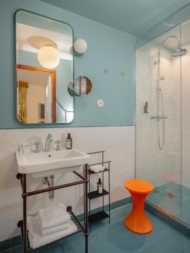 Habitación Doble Executive con acceso a la zona de bienestar y a la bañera de hidromasaje bajo petición - 1 o 2 camas del hotel Saint André Des Arts. Foto 1