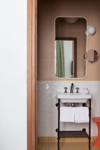 Habitación Doble Executive con acceso a la zona de bienestar y a la bañera de hidromasaje bajo petición - 1 o 2 camas del hotel Saint André Des Arts. Foto 7
