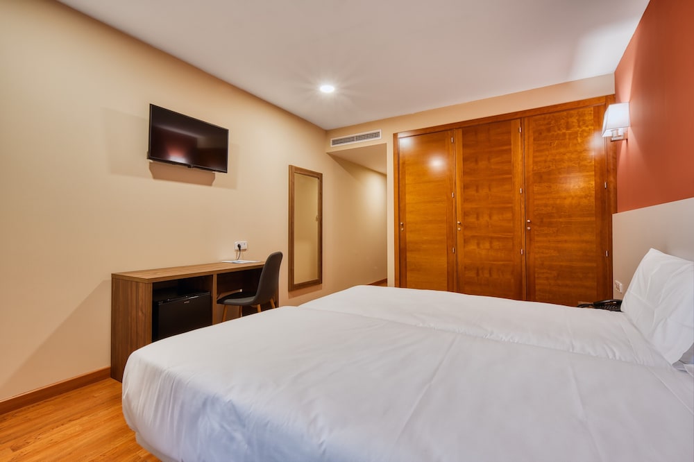 Habitación estándar doble, 2 camas individuales del hotel Checkin Madrid Móstoles