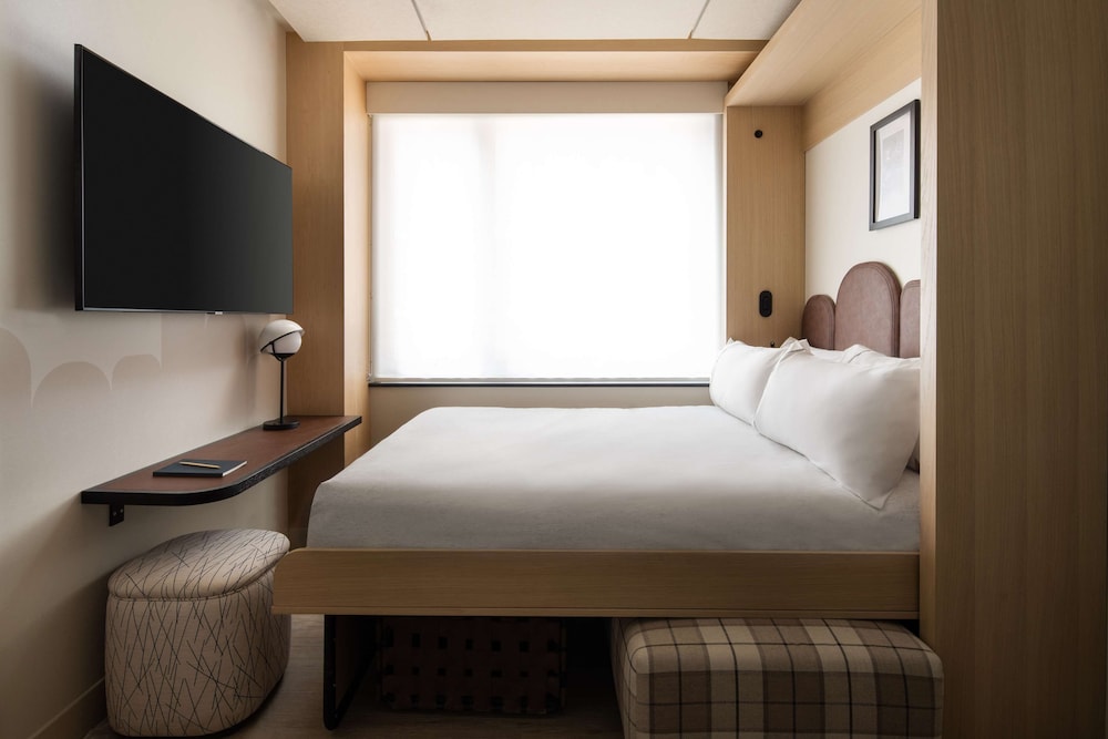 Flex Room with Queen Wall Bed, City View del hotel Motto By Hilton New York City Times Square
