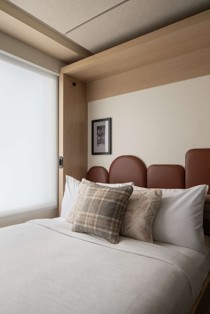Flex Room with Queen Wall Bed, City View del hotel Motto By Hilton New York City Times Square. Foto 1