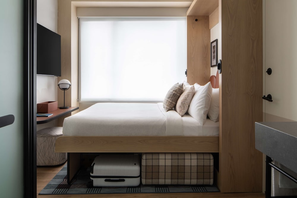 Flex Room with Queen Wall Bed, City View del hotel Motto By Hilton New York City Times Square. Foto 3