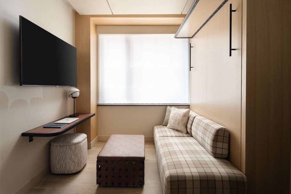 Flex Room with Queen Wall Bed, City View del hotel Motto By Hilton New York City Times Square. Foto 5