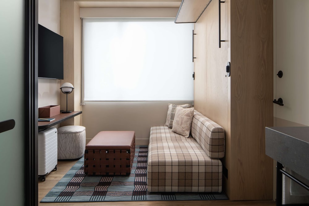Flex Room with Queen Wall Bed, City View del hotel Motto By Hilton New York City Times Square. Foto 6