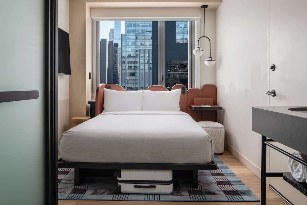 1 Queen Bed, City View del hotel Motto By Hilton New York City Times Square. Foto 3