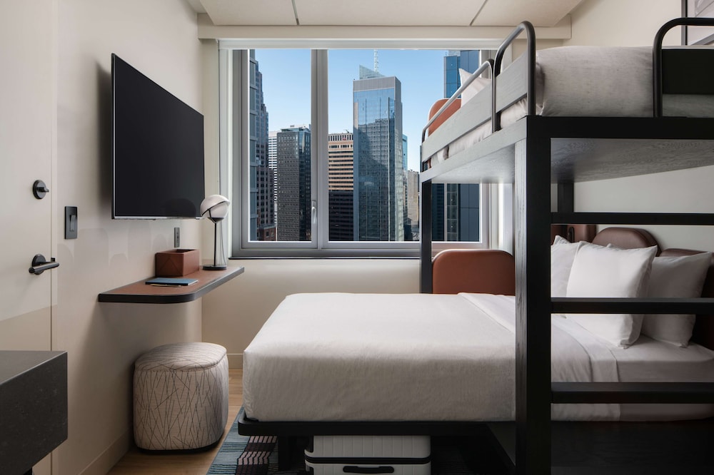 Bunkbeds, 1 Twin Bed over 1 Queen Bed, City View del hotel Motto By Hilton New York City Times Square. Foto 2