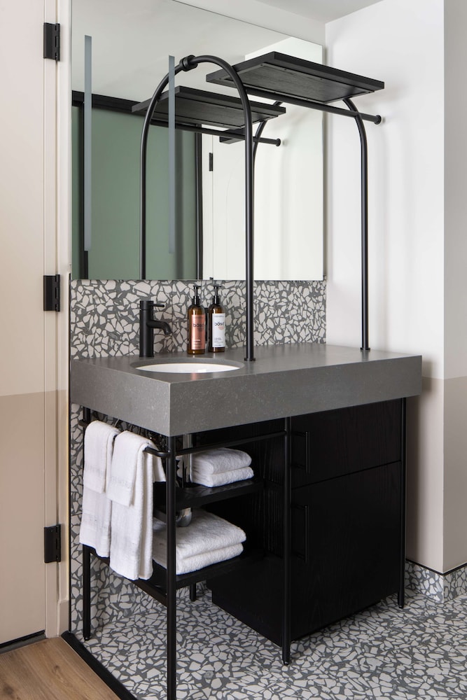 Bunkbeds, 1 Twin Bed over 1 Queen Bed del hotel Motto By Hilton New York City Times Square. Foto 5