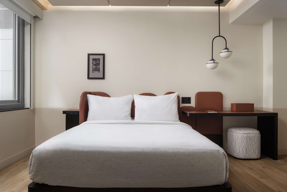 1 Queen Bed Accessible, Roll In Shower, Hearing Impaired del hotel Motto By Hilton New York City Times Square. Foto 1