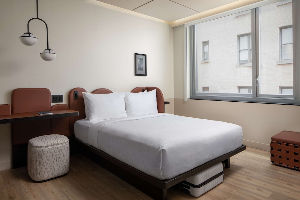Suite 1 habitación Familiar 1 Cama Individual Agradable del hotel Motto By Hilton New York City Times Square. Foto 3