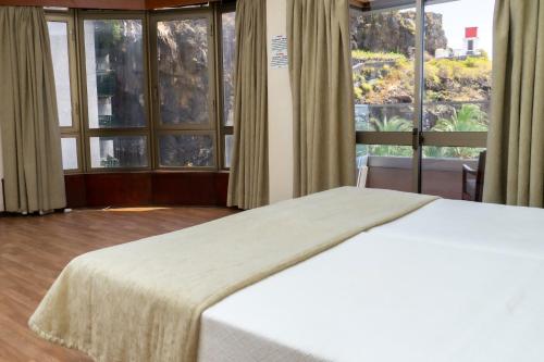 Habitación Doble Superior del hotel Flag Madeira - Ribeira Brava. Foto 1