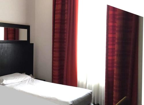 Habitación Doble Económica del hotel Lh Excel Roma Montemario. Foto 3