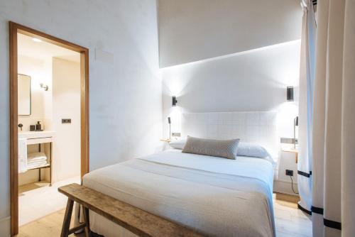 Suite con balcón del hotel Casa Del Rey Sabio. Foto 8