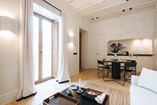 Habitación doble Superior Con Cocina Vista Patio del hotel Casa Del Rey Sabio. Foto 8