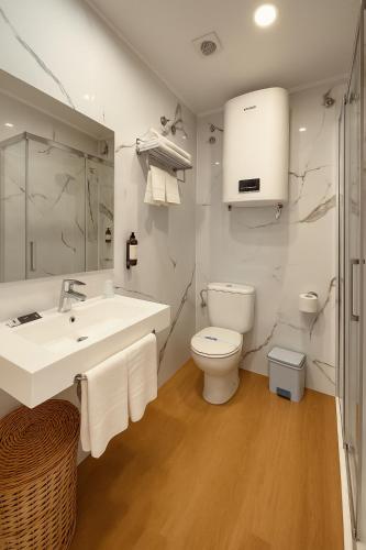 Apartamento con vistas al jardín del hotel Sevilla Palace. Foto 5