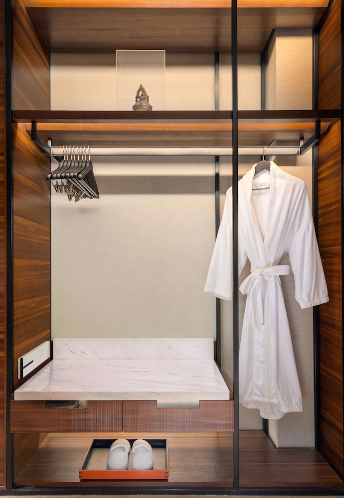 1 Cama King con Vistas al Palacio del hotel Hyatt Regency Phnom Penh. Foto 3