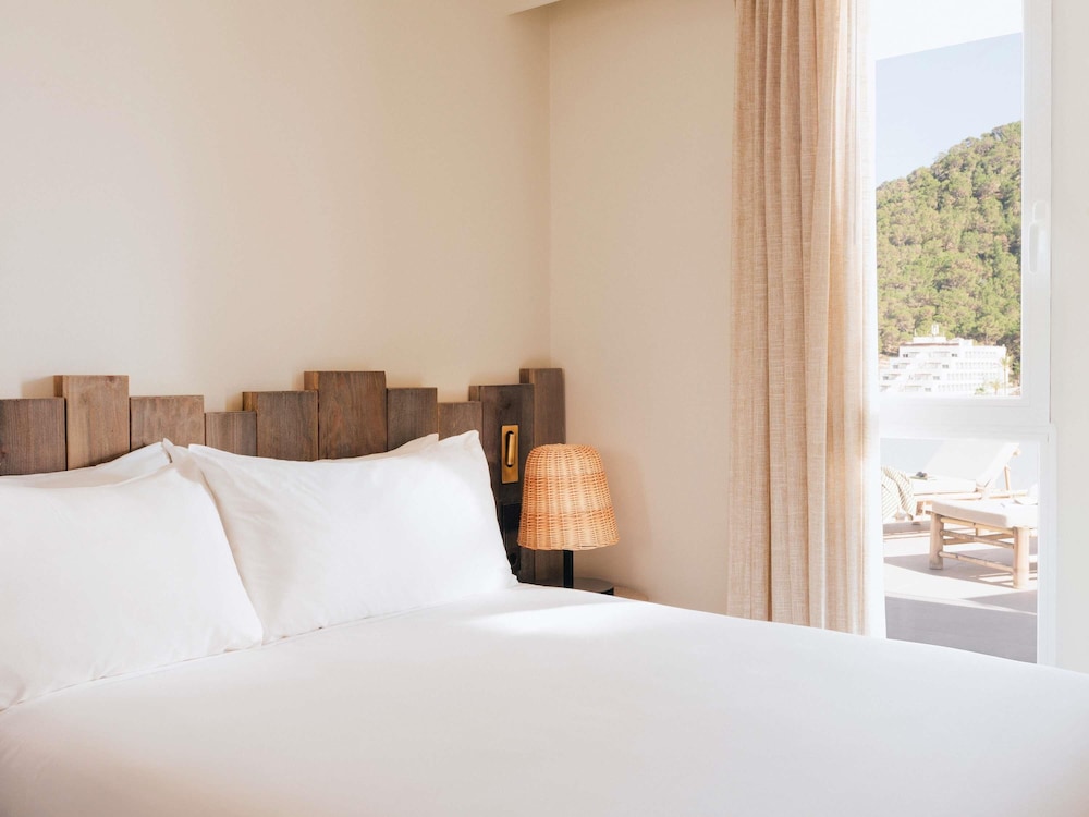 Suite «Headliner» en la azotea con vistas al mar del hotel Hyde Ibiza. Foto 5