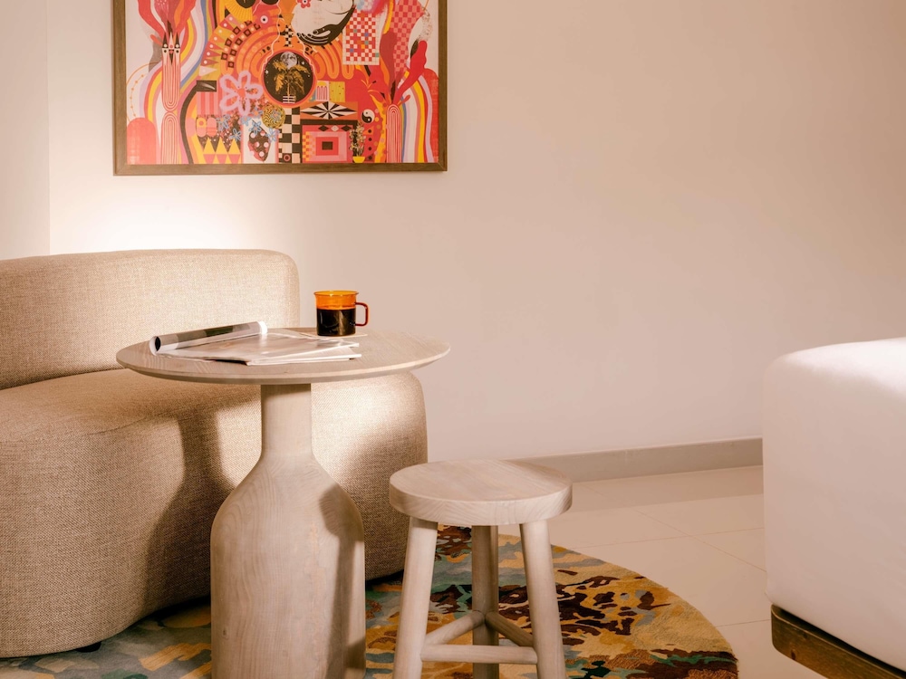 Suite Platino con vistas al mar del hotel Hyde Ibiza. Foto 4